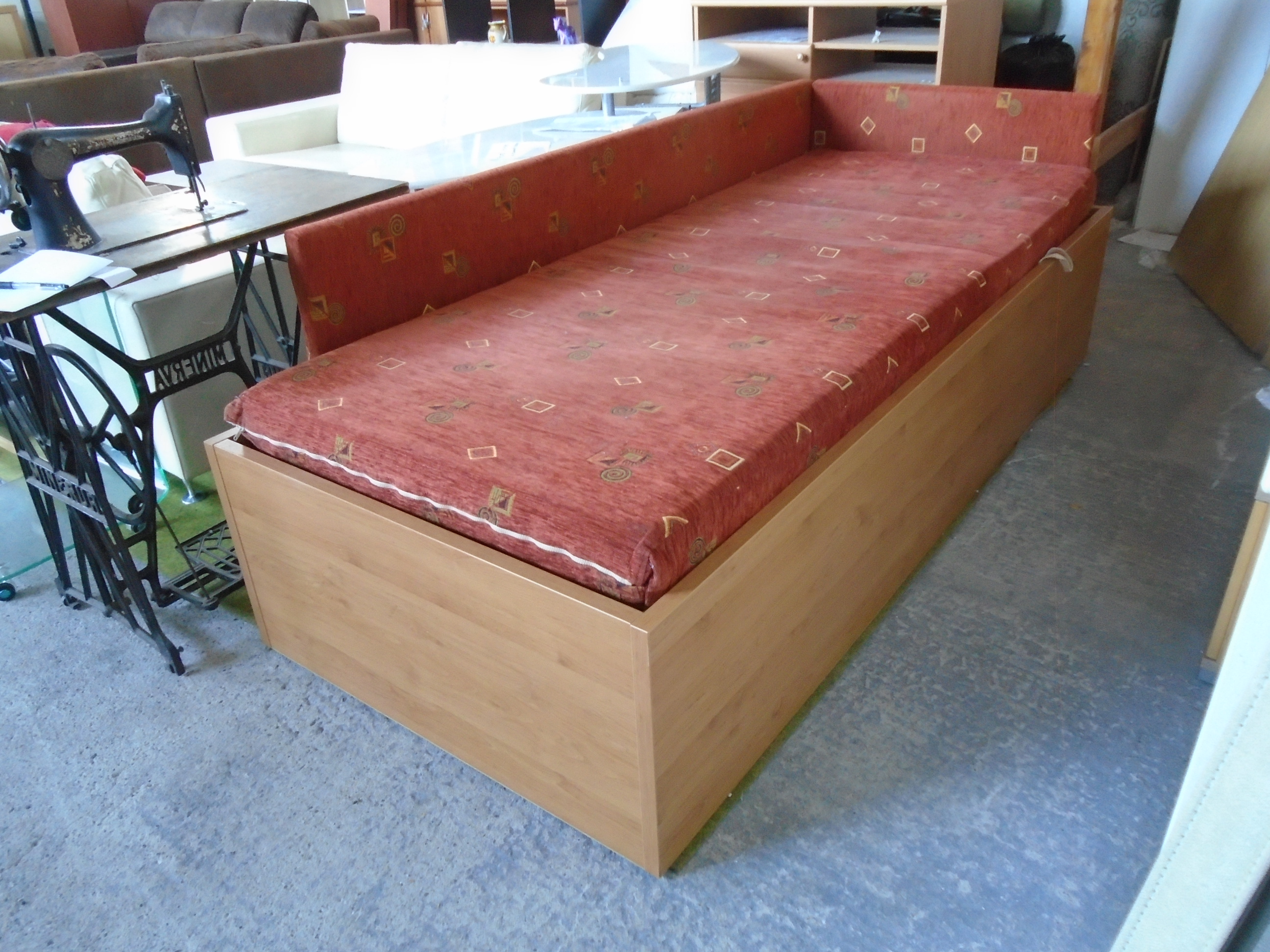 nadrozmerná posteľ s roštom a matracom 220x90 cm