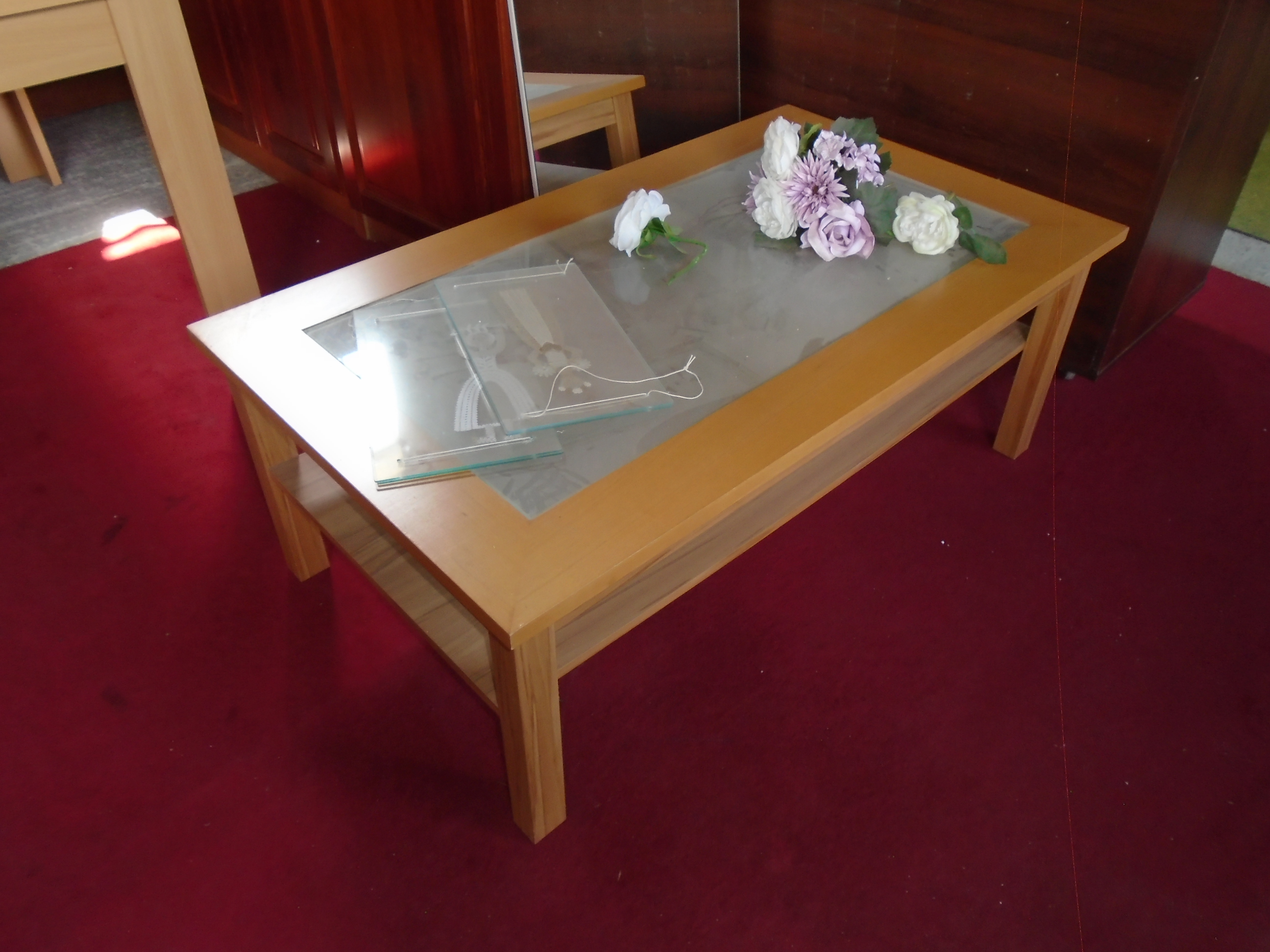 drevený stolík konferenčný, 45,-€ý