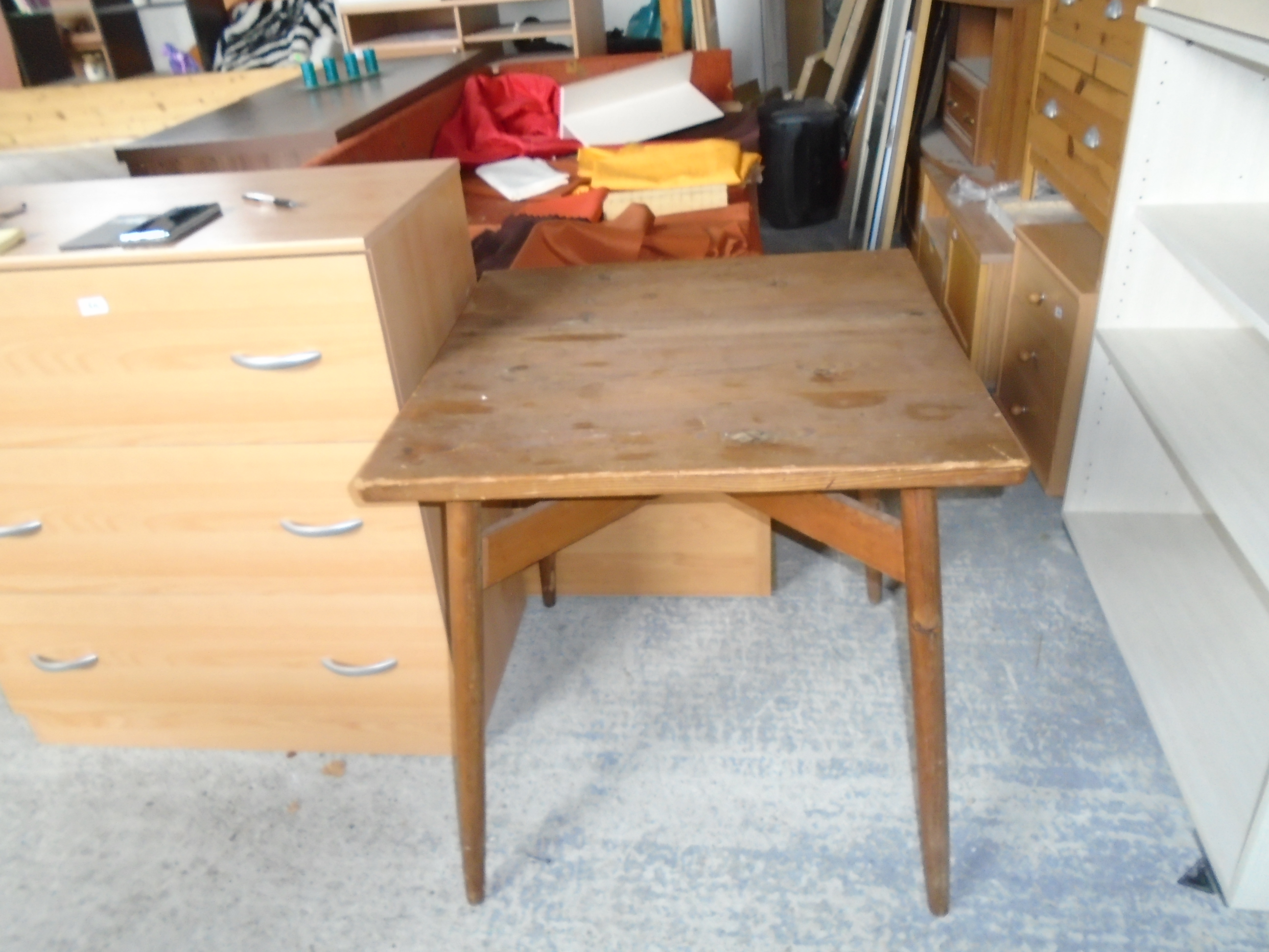 drevený stolík 70x70 cm, 30,-€